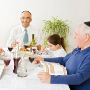 jewish-family-eating-by-dietary-rules